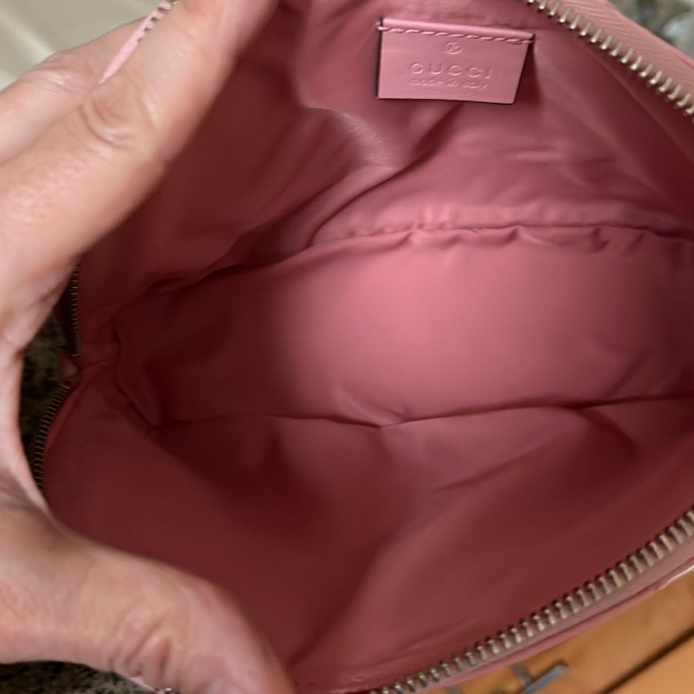New Gucci Marmont 2.0 Calfskin Matelasse Makeup Bag - Picture 11 of 11